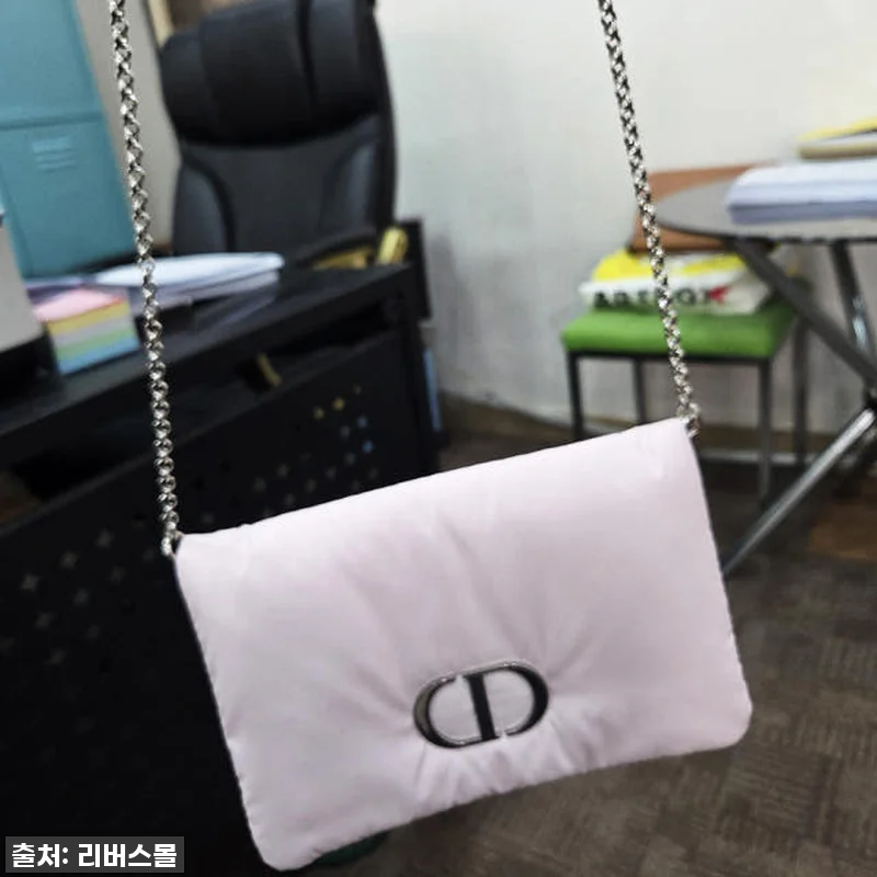 이 가격 실화?! 🤩 명품 파우치&지 관련 이미지 2