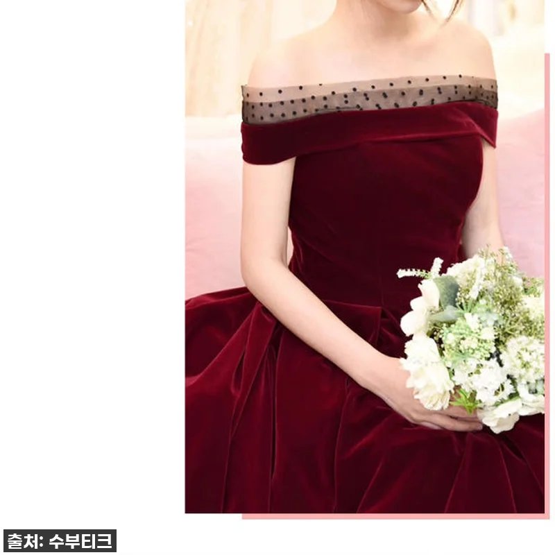 인생샷 보장! 벨벳 오프숄더 레드드레 관련 이미지 1