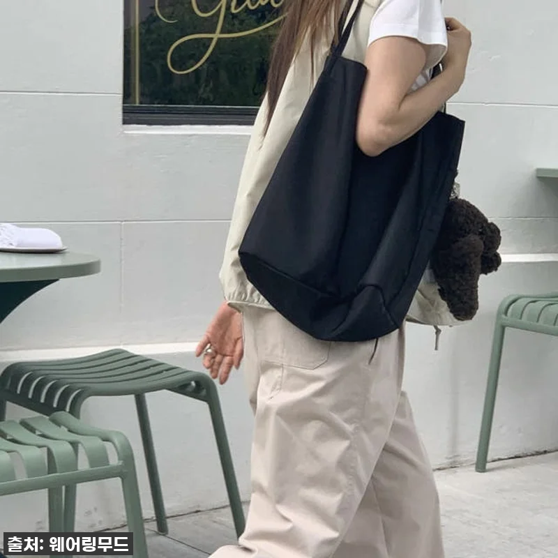 프라하 나일론 숄더백 블랙, 품절 대 관련 이미지 1