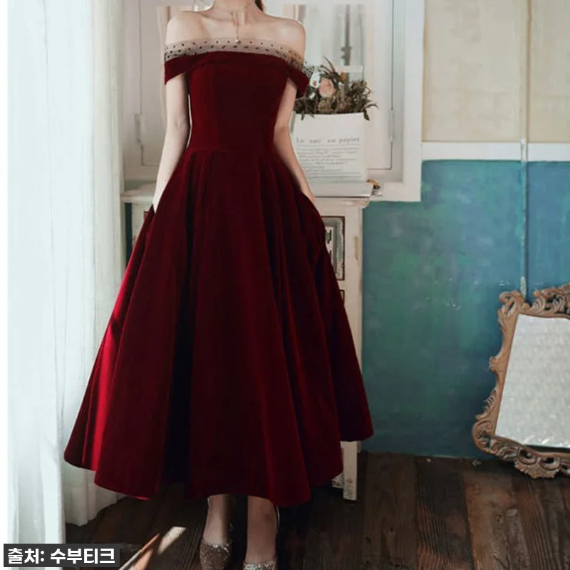 인생샷 보장! 벨벳 오프숄더 레드드레 관련 이미지 3