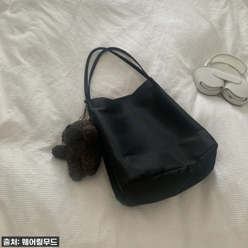 프라하 나일론 숄더백 블랙, 품절 대 관련 이미지 4