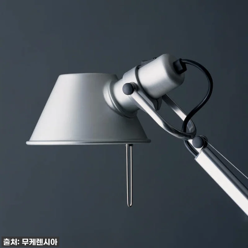 아르떼미데 톨로메오 테이블 책상 단스 관련 이미지 1