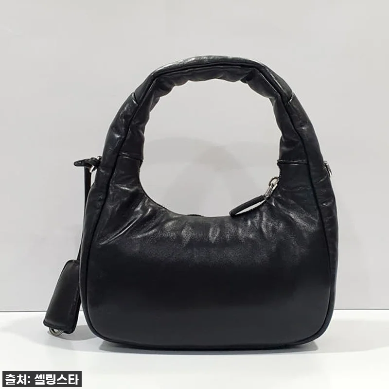 프라다 소프트 패딩 나파 가죽 미니백 관련 이미지 2