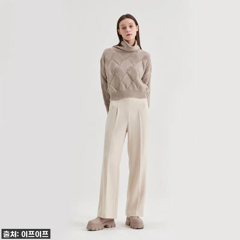 크램38 레오노라 베이지 터틀넥 니트 관련 이미지 2