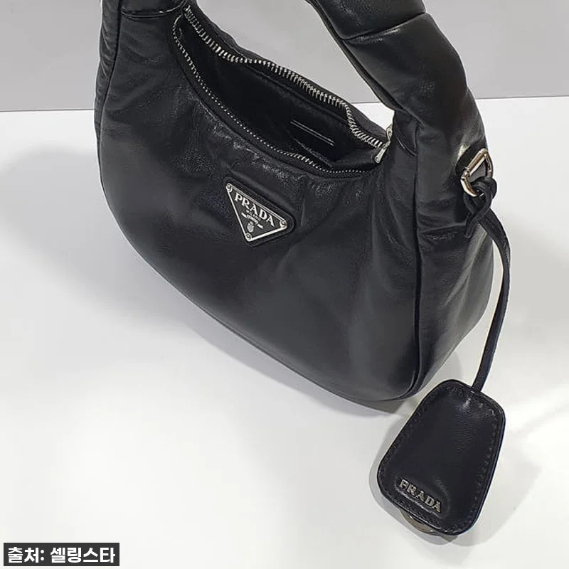 프라다 소프트 패딩 나파 가죽 미니백 관련 이미지 5