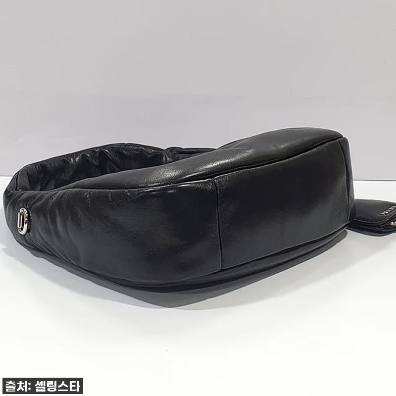 프라다 소프트 패딩 나파 가죽 미니백 관련 이미지 6