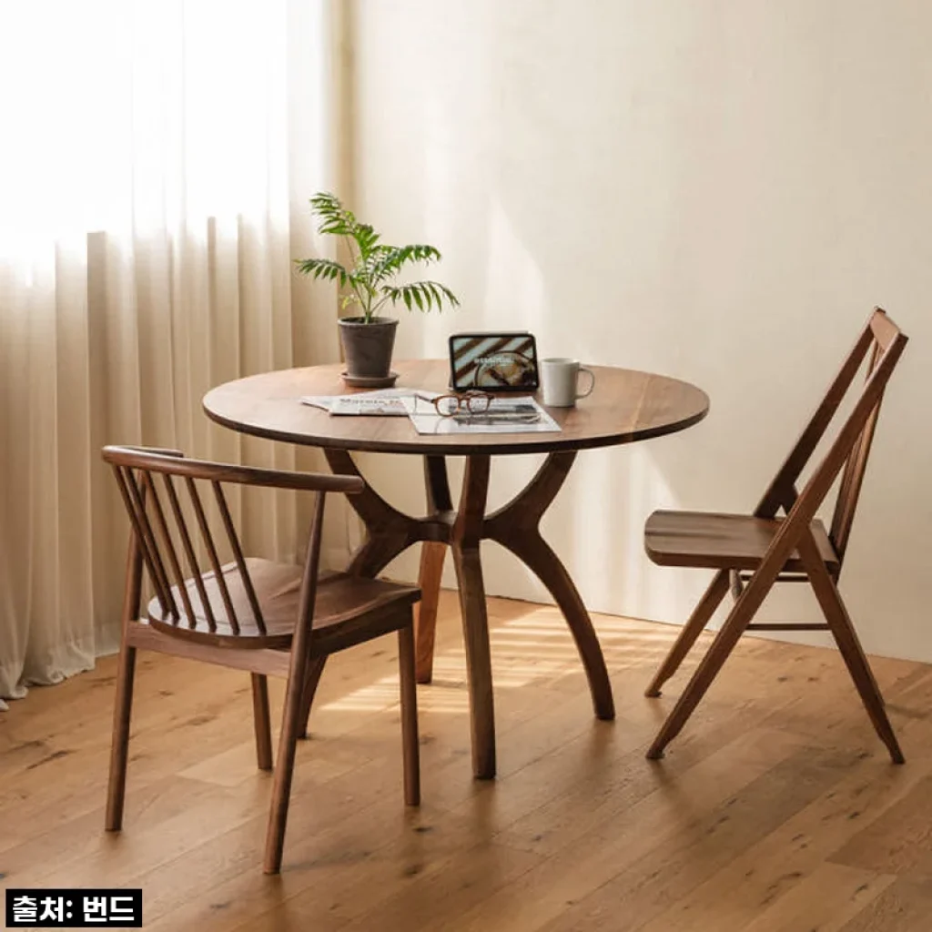 번드 카린 원형 원목 식탁 테이블 월넛 900 사용후기