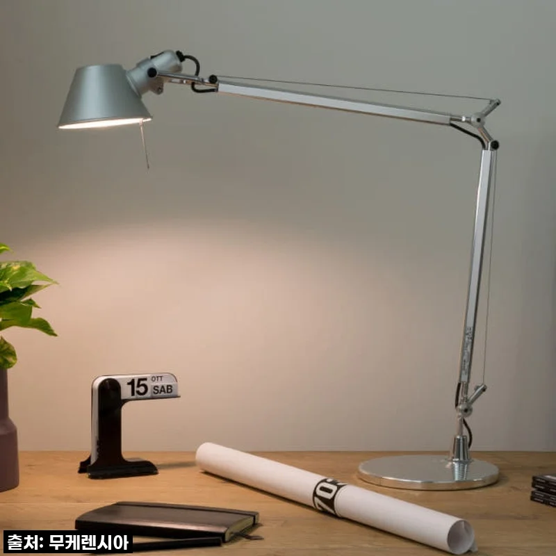 아르떼미데 톨로메오 테이블 책상 단스탠드 조명 사용후기