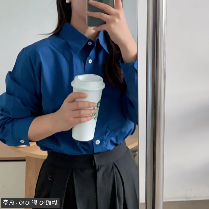 여성 흰남방 흰색셔츠 흰 코발트블루 관련 이미지 2