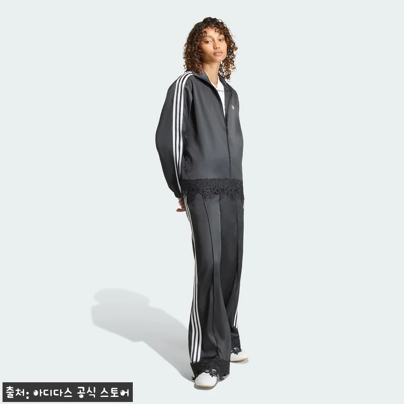 아디다스 오리지널스 새틴 레이스 파이어버드 트랙 탑 LF2670, 블랙 포인트룩으로 눈여겨볼 이슈템 9 아디다스 오리지널스 새틴 레이스 파이 관련 이미지 2