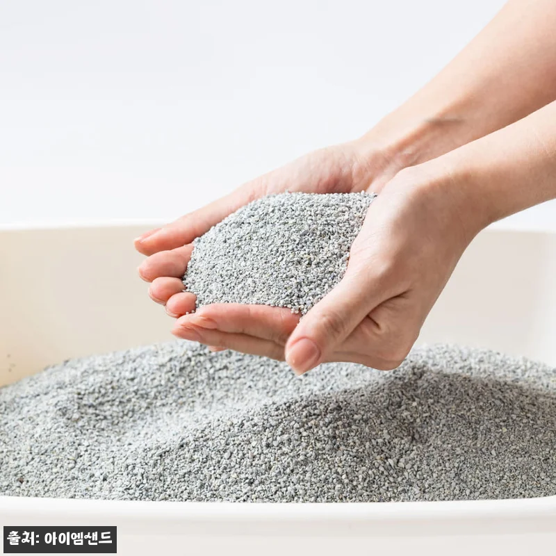 아이엠샌드 프리미엄 벤토나이트 6kg x 2개입, 모래 수거까지 생각한 이슈템 구매 전 체크 9 아이엠샌드 프리미엄 벤토나이트 6kg 관련 이미지 3
