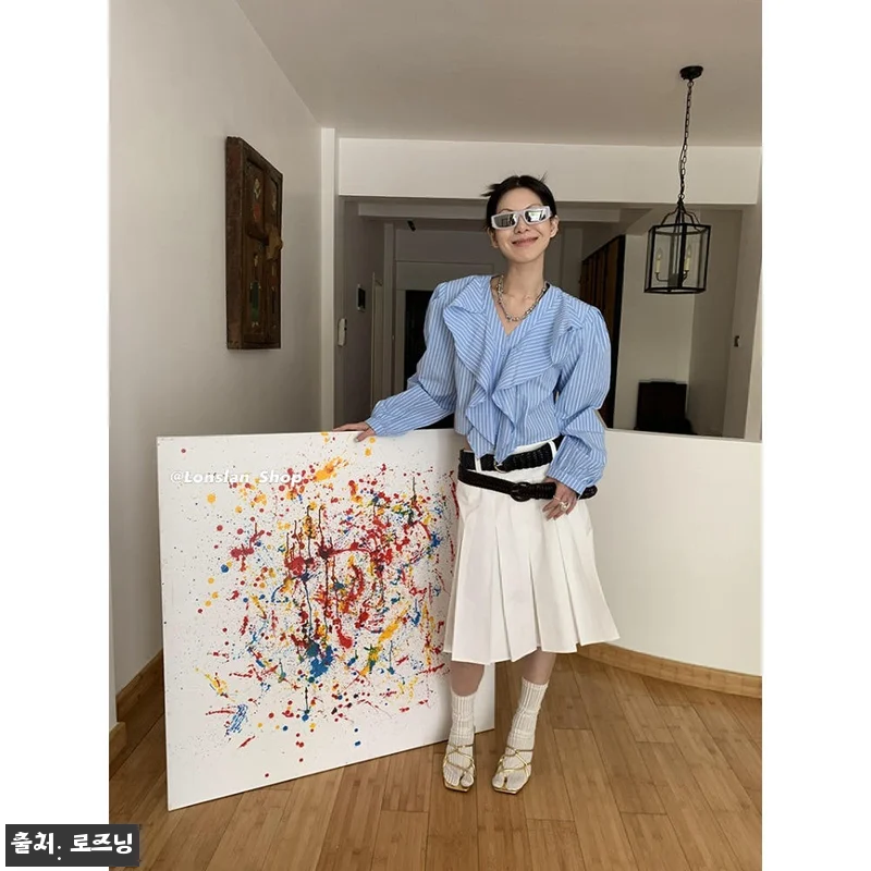 클래식 플리츠 A라인 미디 스커트 화이트, 성수동·한남 데일리룩에 눈여겨볼 이슈템 9 클래식 플리츠 A라인 미디 스커트 화 관련 이미지 3