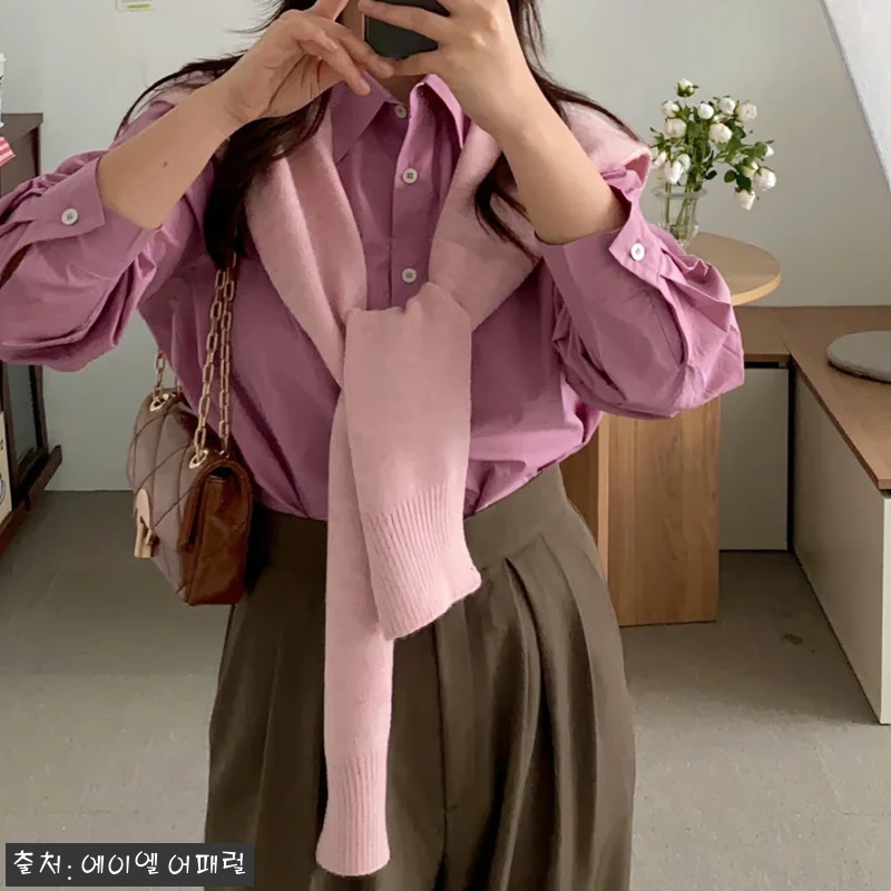 여성 흰남방 흰색셔츠 흰 코발트블루 관련 이미지 4