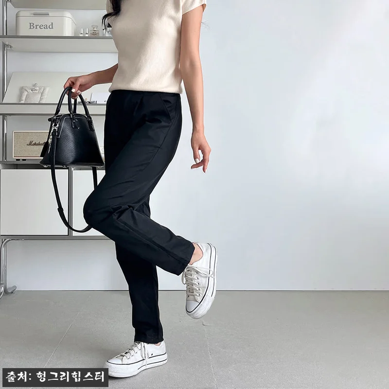 2color 블랙 베이지 여성 면바지 간절기 일자핏 핀턱 치노팬츠 201, 출근룩부터 데일리룩까지 눈여겨볼 기본템 16 2color 블랙 베이지 여성 면바지 관련 이미지 4