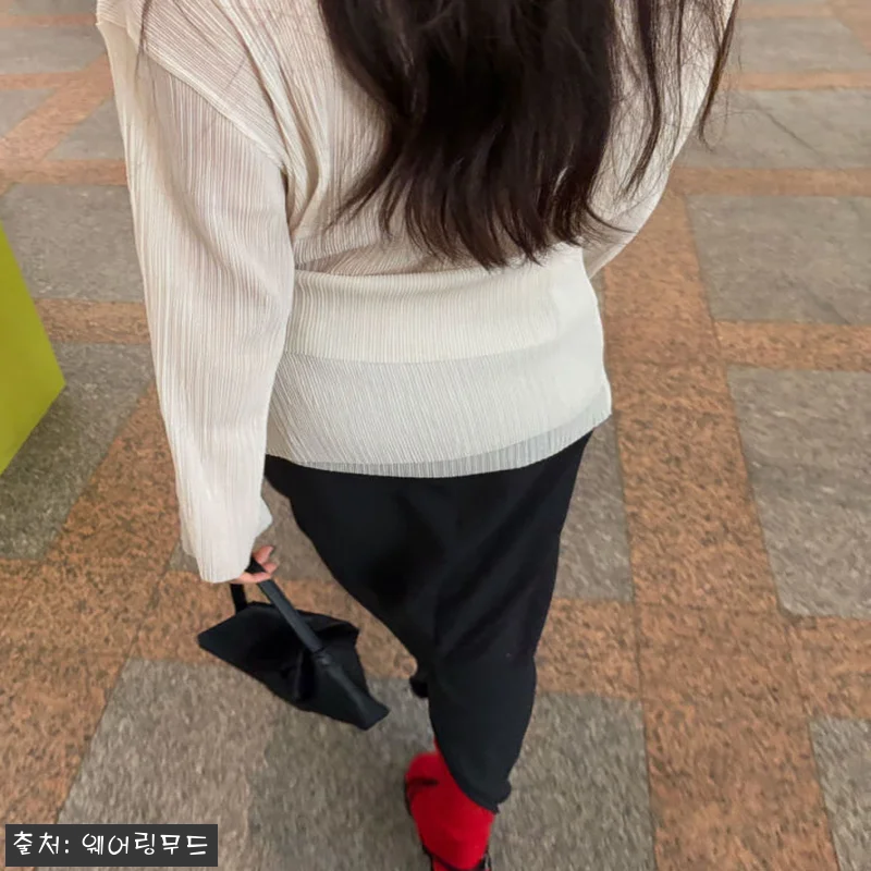 웨어링무드 바스켓 헤더 플리츠 블라우 관련 이미지 5