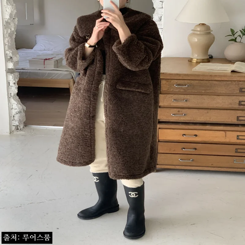 테디베어 루즈핏 카라넥 겨울 여성 양털 뽀글이 덤블 무스탕 롱코트, 겨울 데일리룩 완성템으로 눈여겨본 이유
