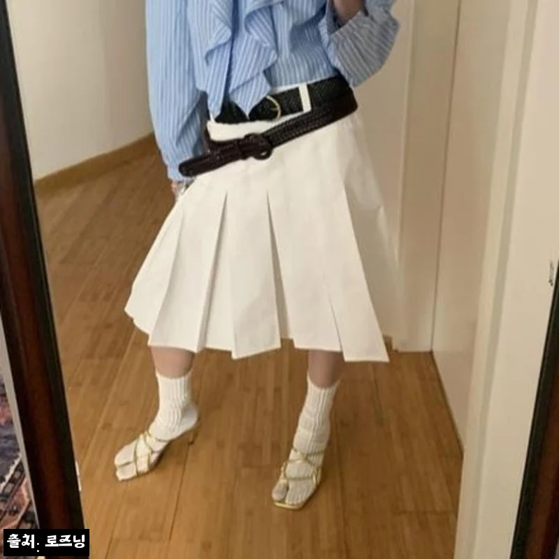 클래식 플리츠 A라인 미디 스커트 화이트, 성수동·한남 데일리룩에 눈여겨볼 이슈템